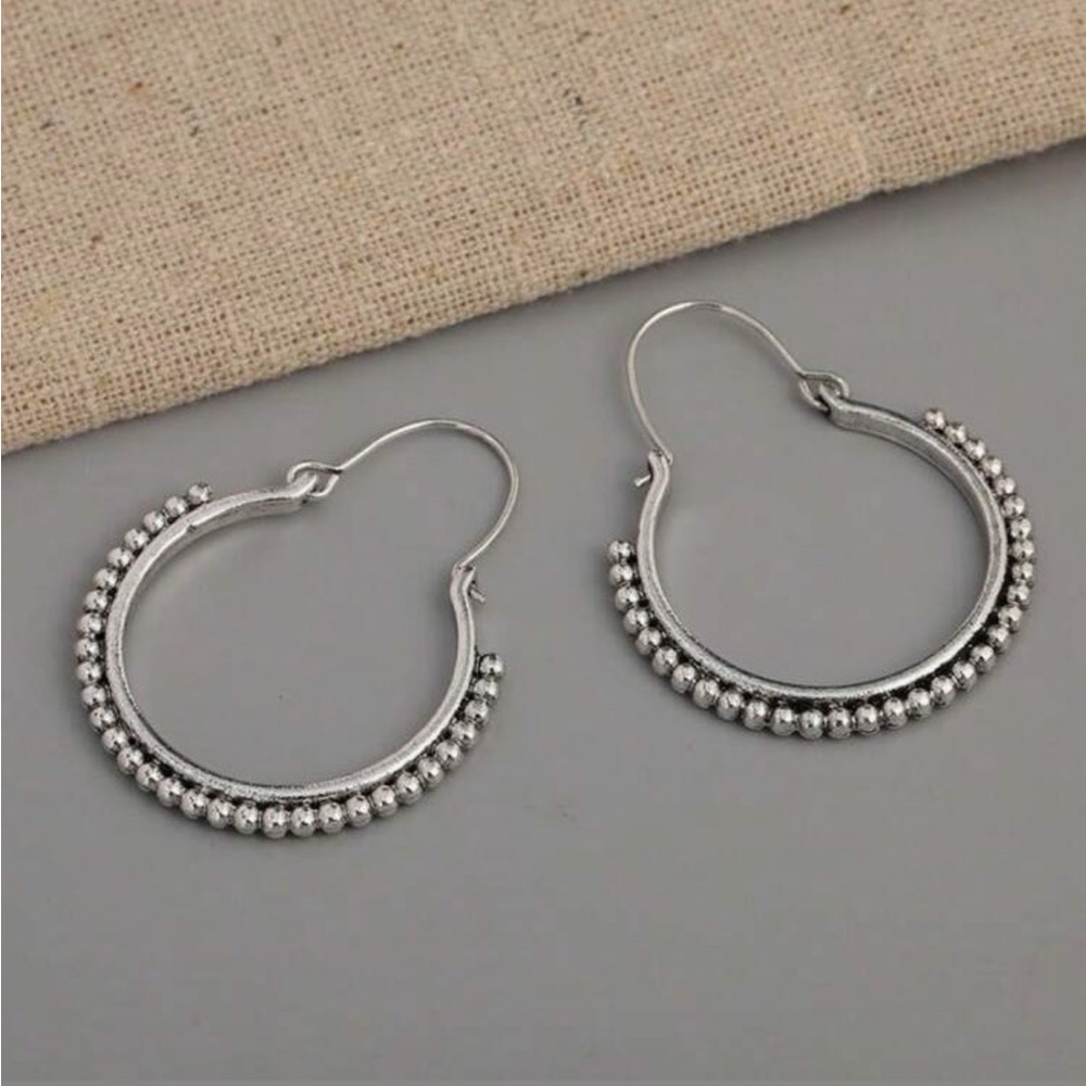 Exquisite Mini Circle Shaped Earrings - Picture 4 of 8